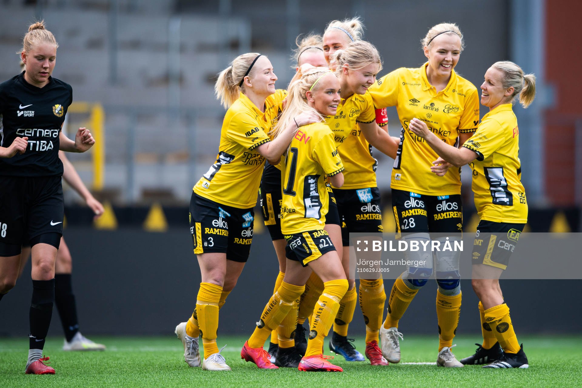 Elfsborgs Elin Dahl kramas om av lagkamraterna