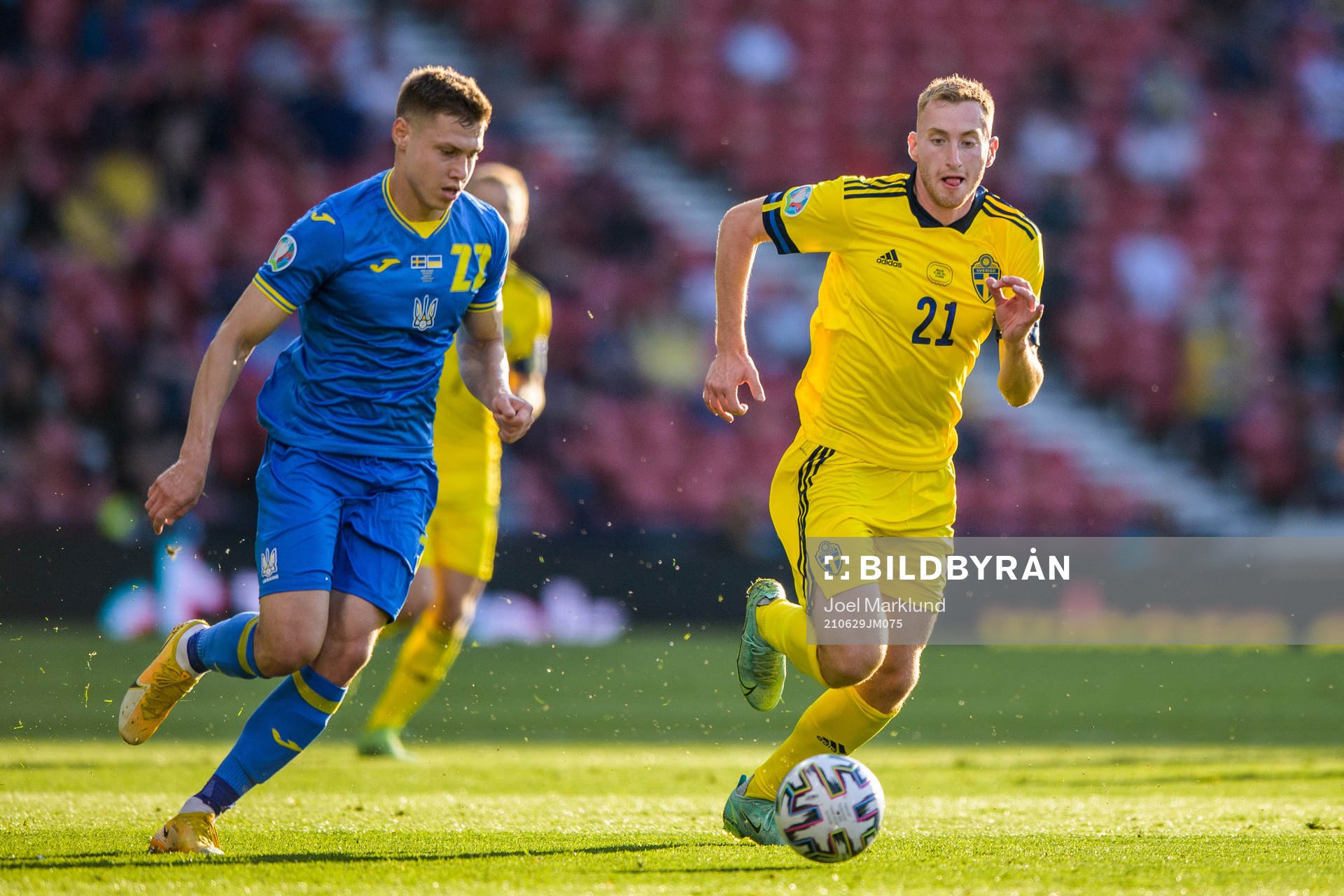 Mykola Matviyenko of Ukraine and Dejan Kulusevski of Sweden