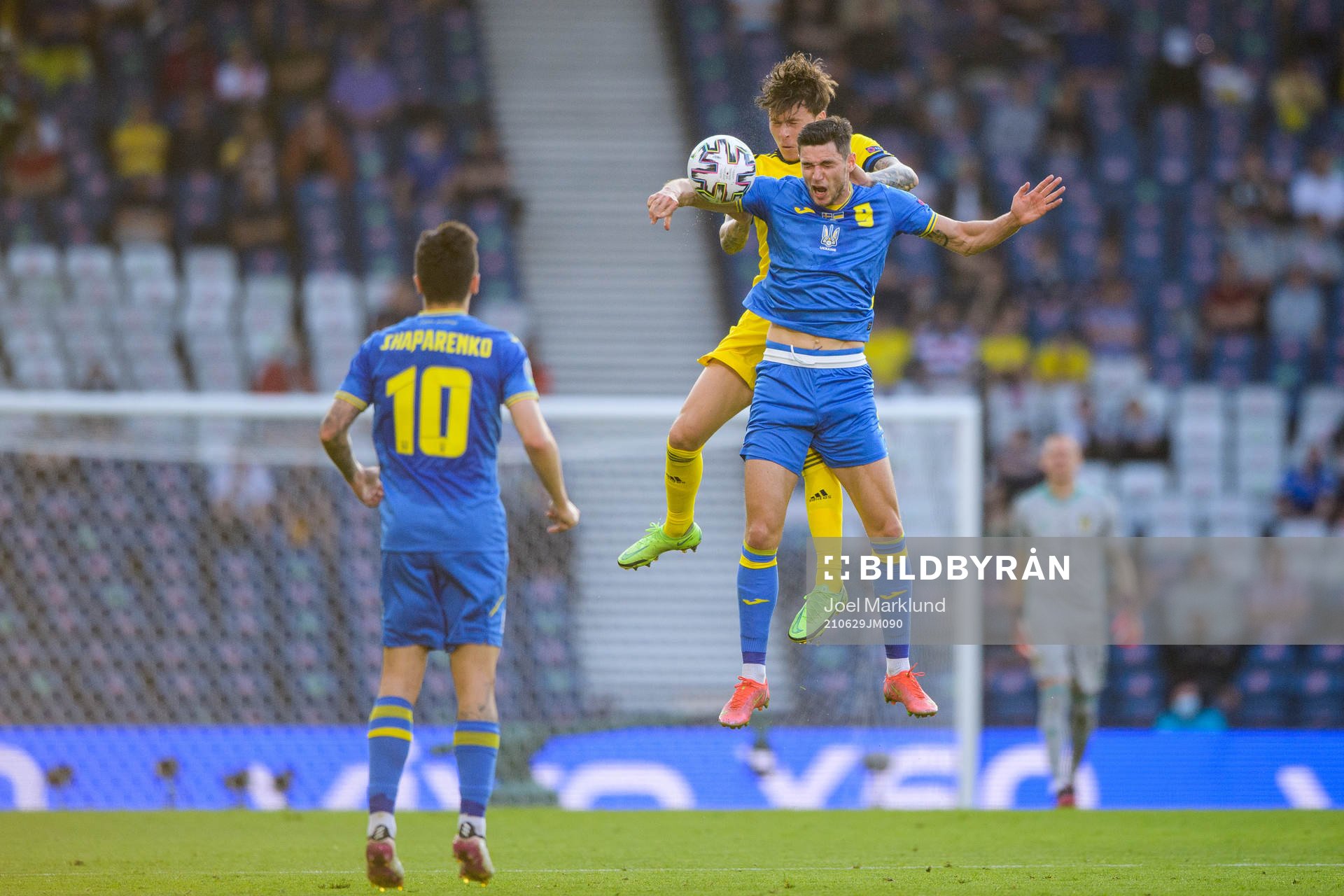 Victor Nilsson Lindelöf of Sweden and Roman Yaremchuk of
