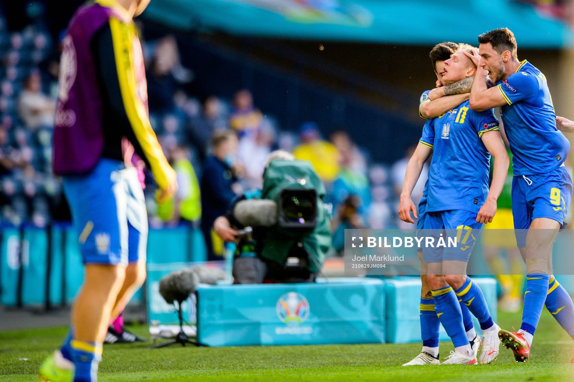 Oleksandr Zinchenko of Ukraine celebrate