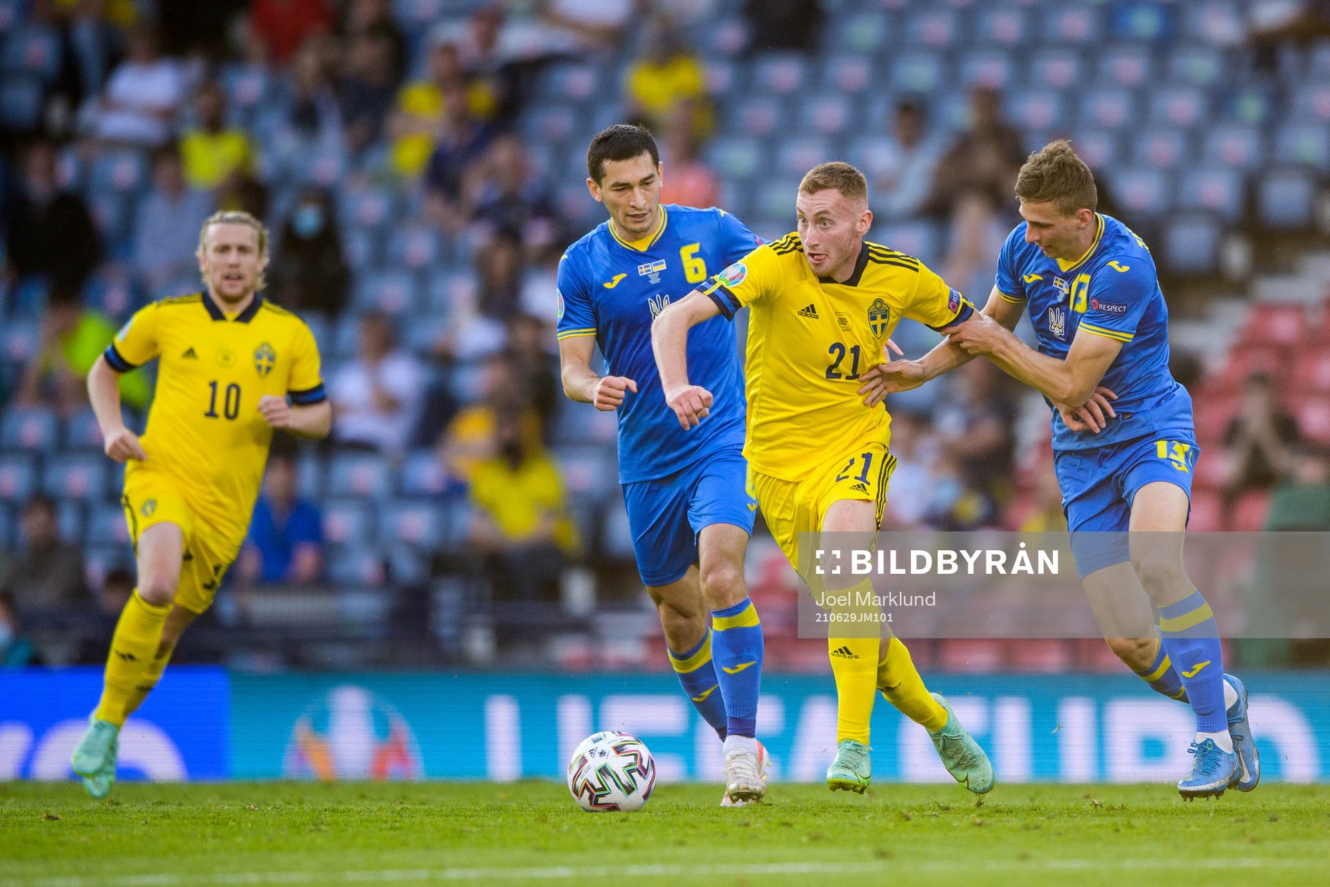 Taras Stepanenko and Illia Zabarnyi of Ukraine against