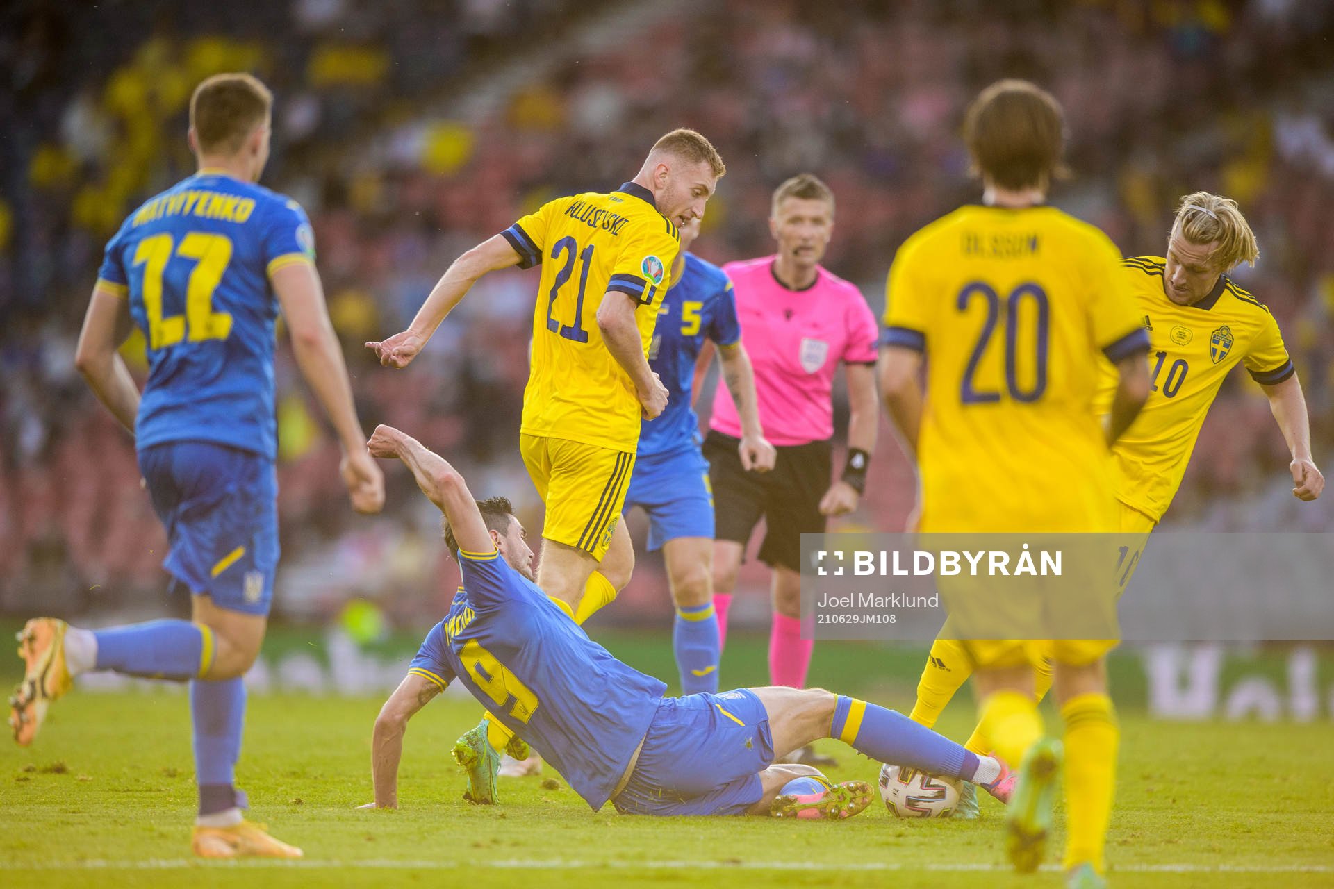 Dejan Kulusevski and Emil Forsberg of Sweden against Roman Yaremchuk of Ukraine during the UEFA Euro 2020 Football Championship round of 16 match between Sweden and Ukraina on June 29, 2021 in Glasgow.