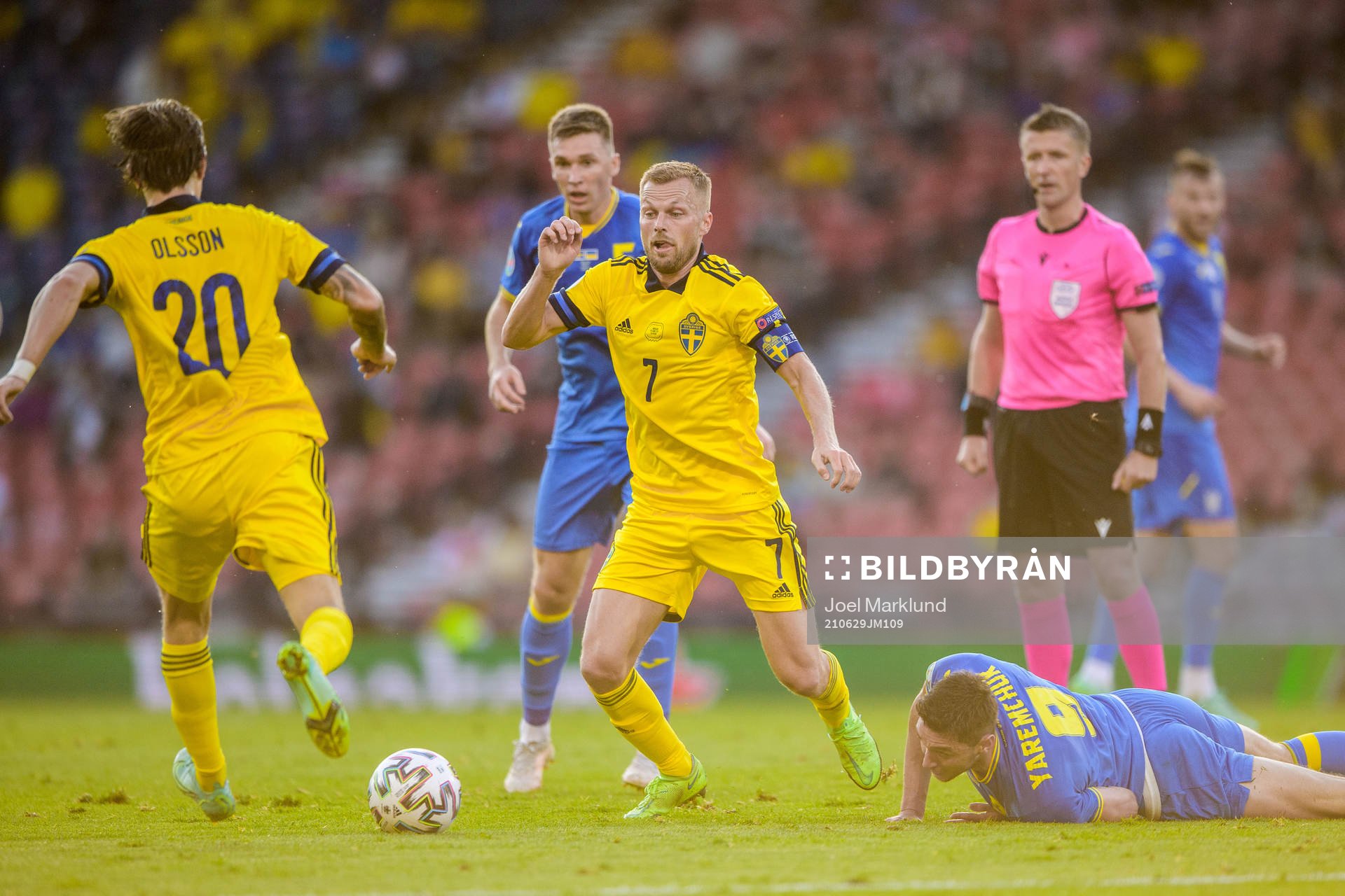 Kristoffer Olsson and Sebastian Larsson of Sweden against