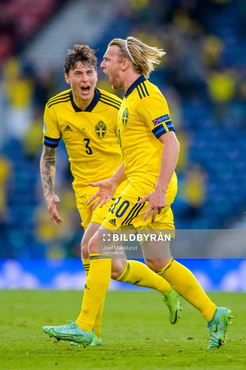 Victor Nilsson Lindelöf and Emil Forsberg of Sweden