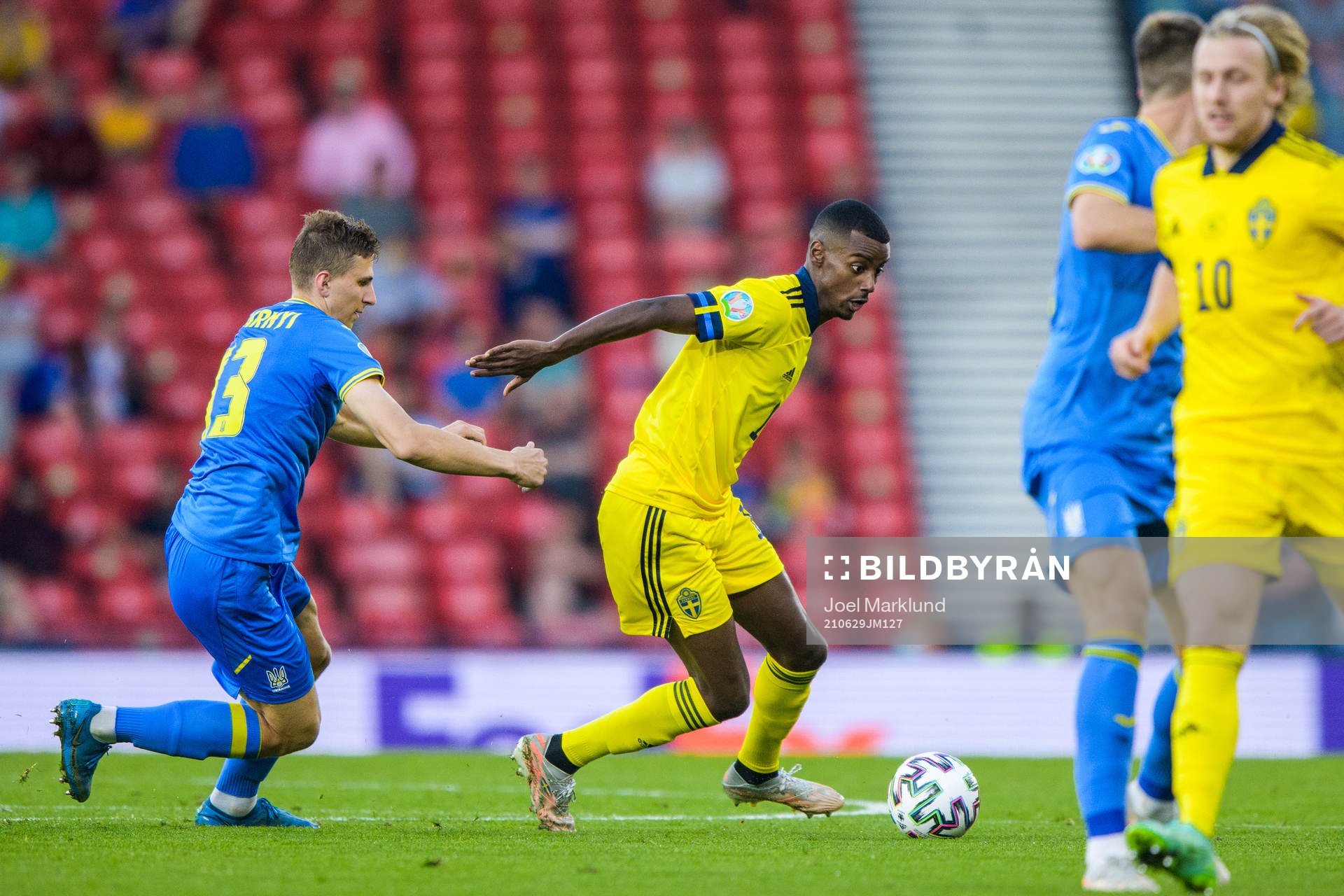 Illia Zabarnyi of Ukraine and Alexander Isak of Sweden during the UEFA Euro 2020 Football Championship round of 16 match between Sweden and Ukraina on June 29, 2021 in Glasgow.
