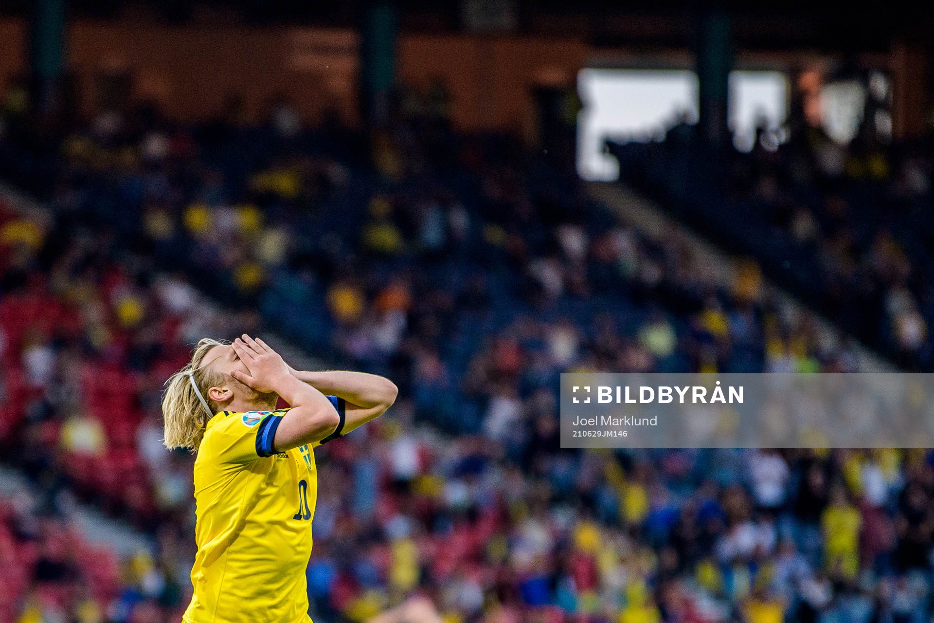 Emil Forsberg of Sweden looks dejected