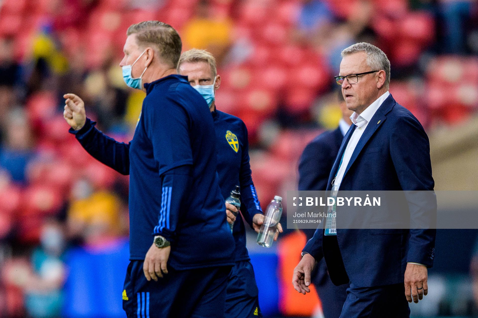 assistant coach Peter Wettergren and head coach Janne