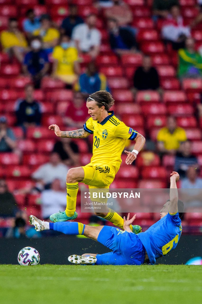 Kristoffer Olsson of Sweden and Taras Stepanenko of Ukraine during the UEFA Euro 2020 Football Championship round of 16 match between Sweden and Ukraina on June 29, 2021 in Glasgow. 