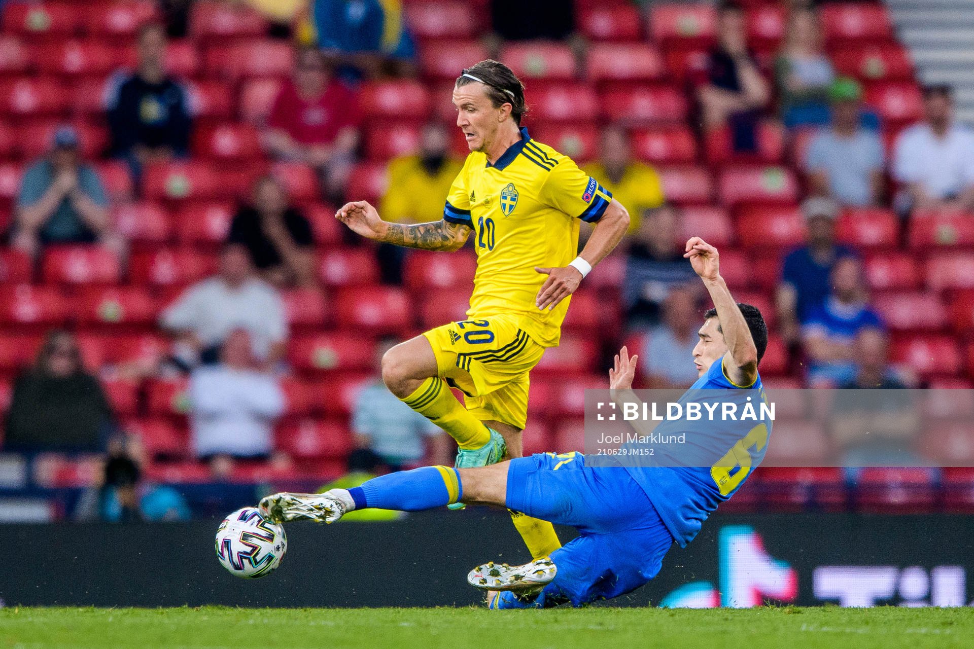 Kristoffer Olsson of Sweden and Taras Stepanenko of Ukraine