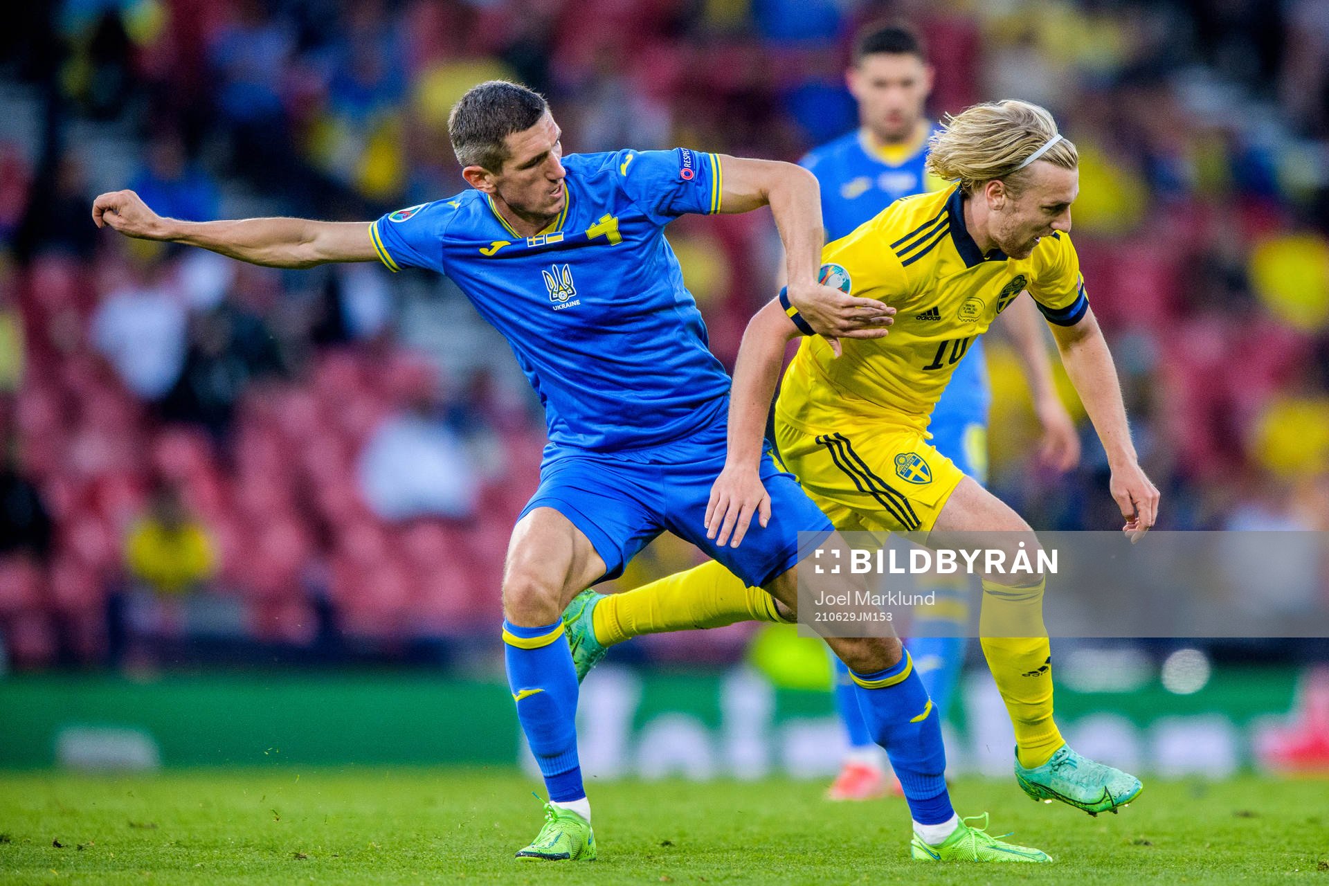 Serhiy Kryvtsov of Ukraine and Emil Forsberg of Sweden