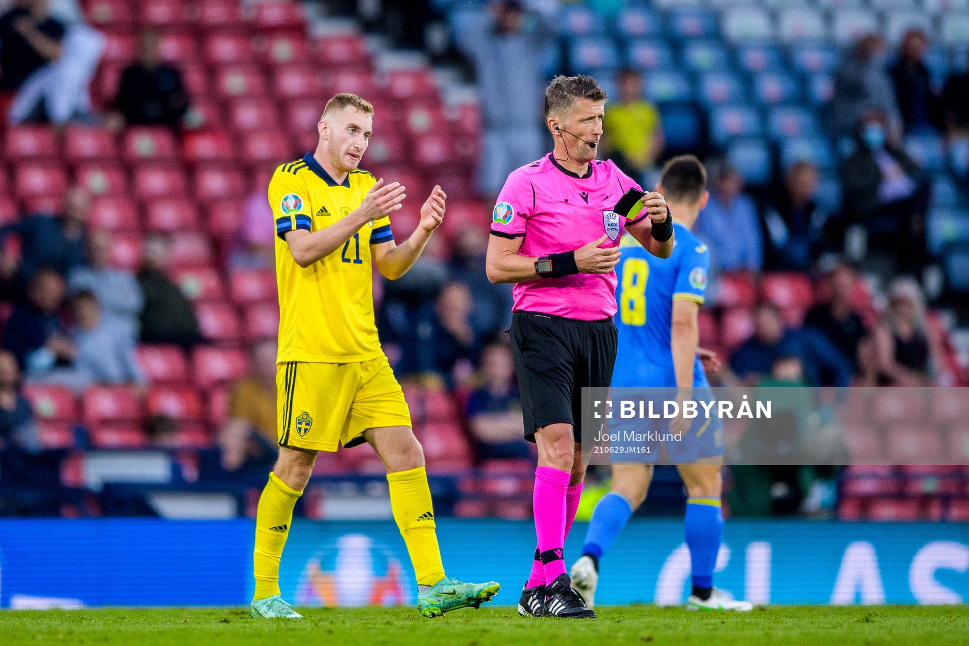 Dejan Kulusevski of Sweden and referee Daniele Orsato