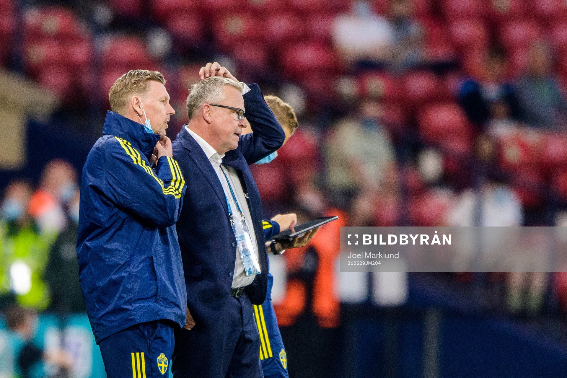 assistant coach Peter Wettergren and head coach Janne