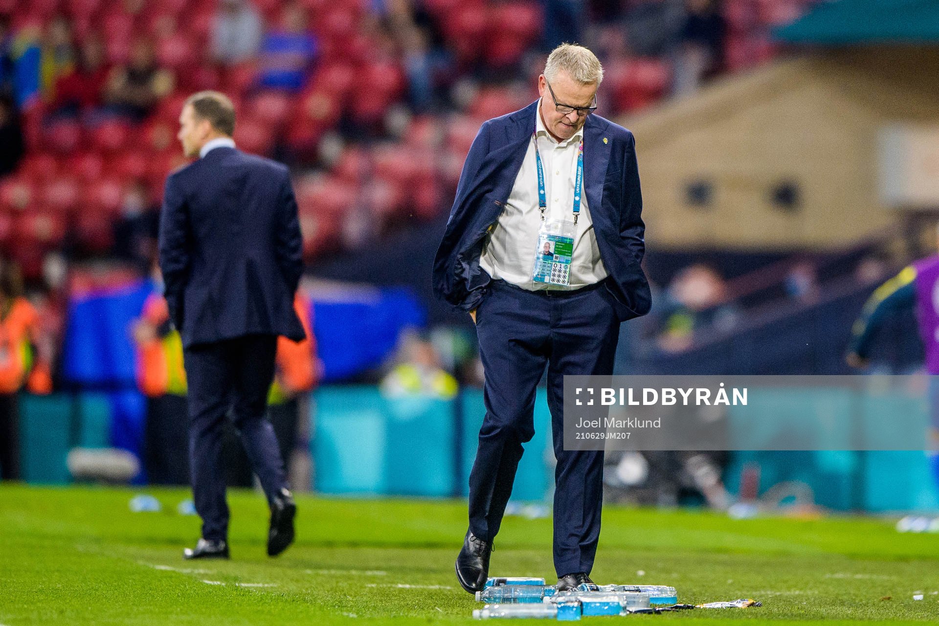 head coach Janne Andersson of Sweden looks dejected