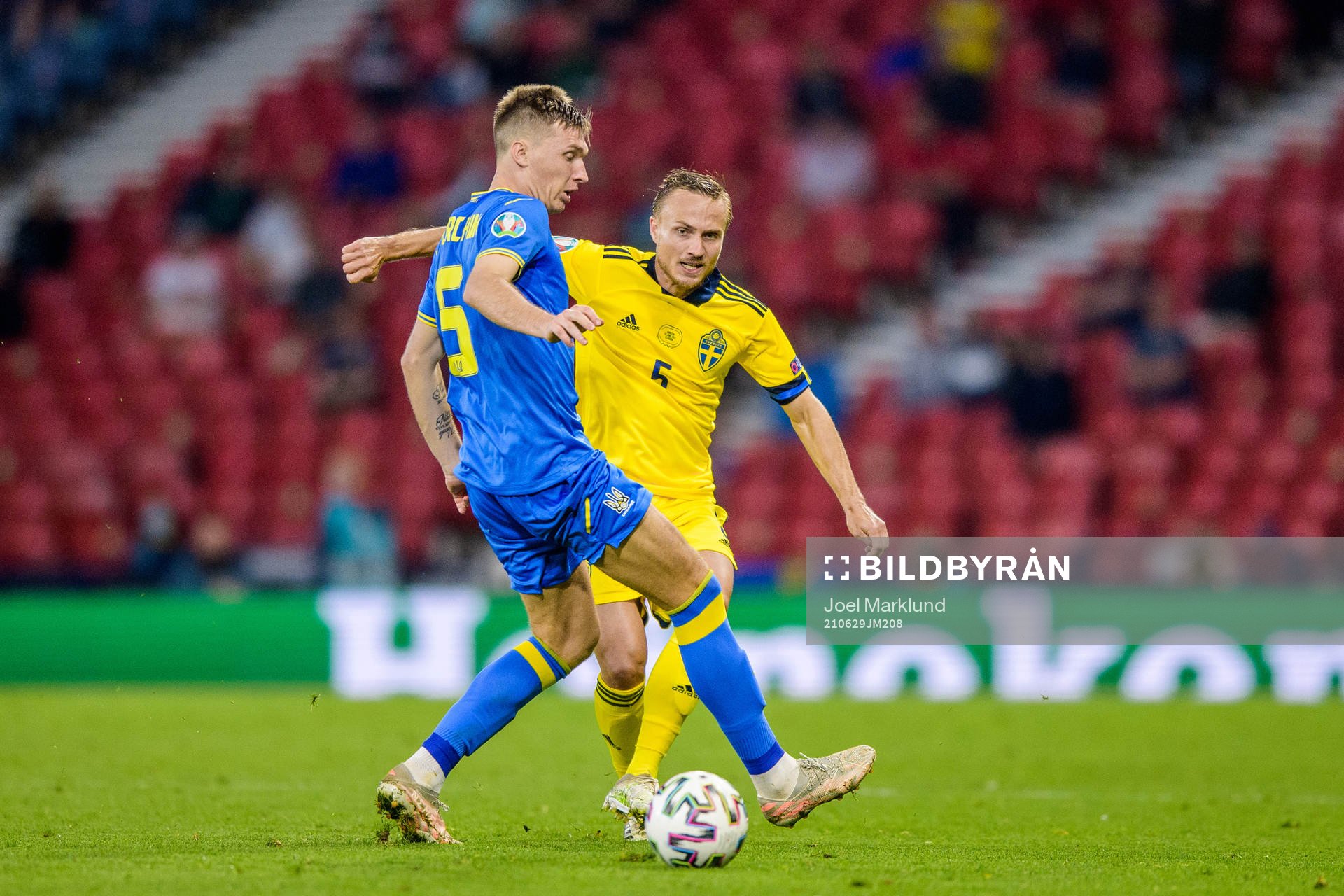 Serhiy Sydorchuk of Ukraine and Pierre Bengtsson of Sweden