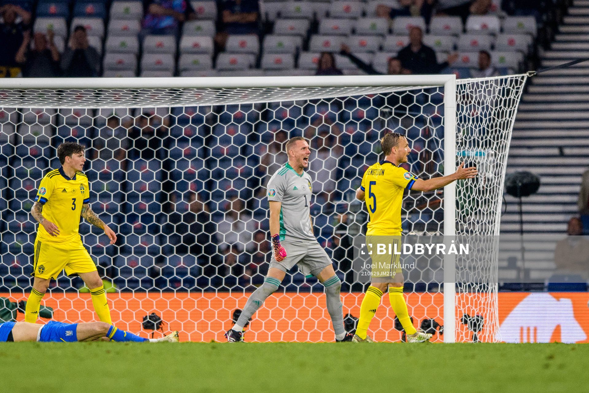 goalkeeper Robin Olsen of Sweden reacts