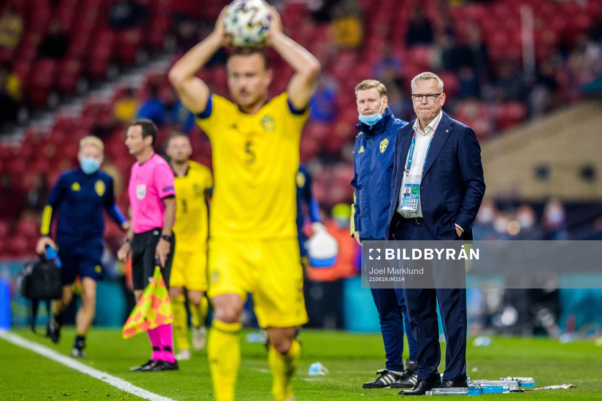 assistant coach Peter Wettergren and head coach Janne