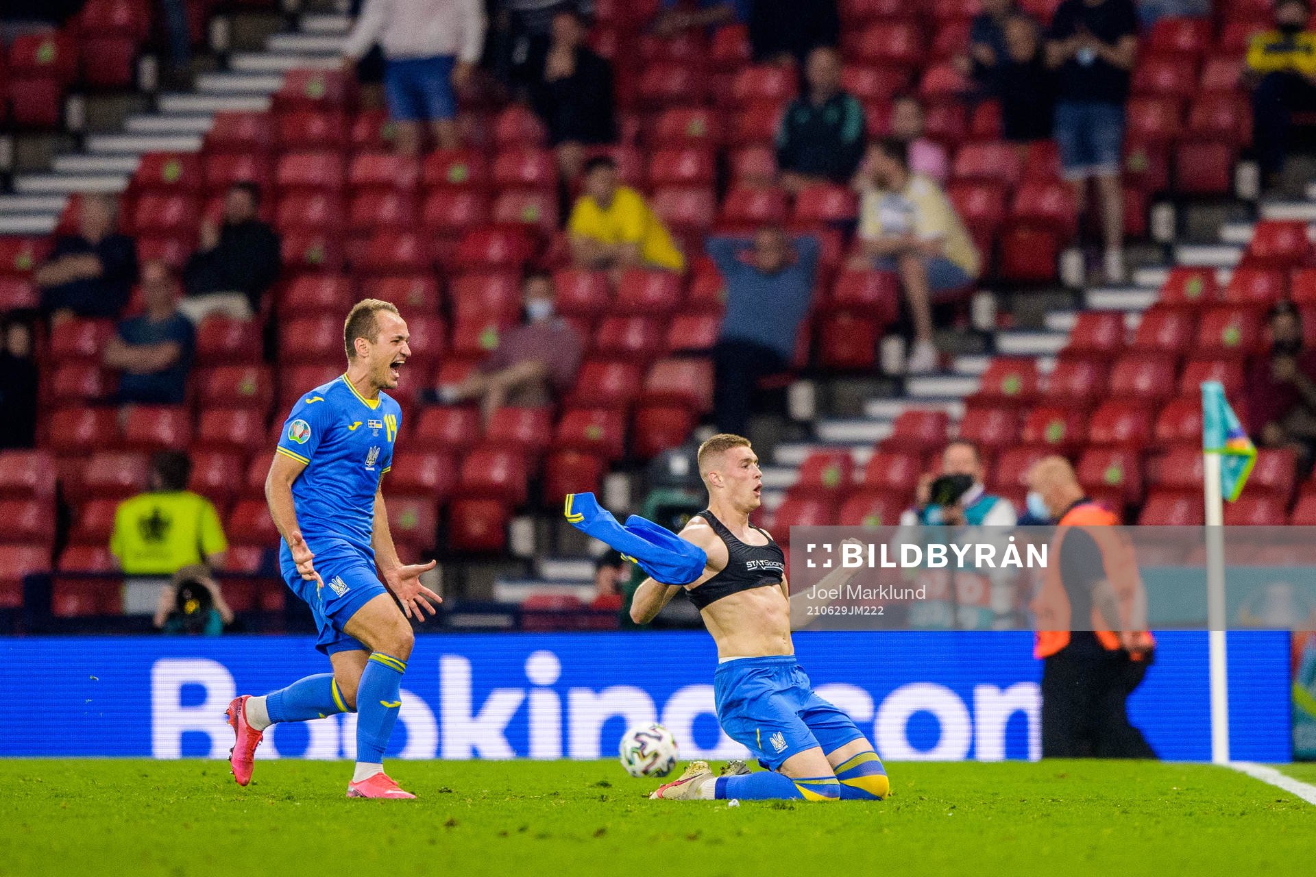 Artem Dovbyk of Ukraine (t.r) celebrates