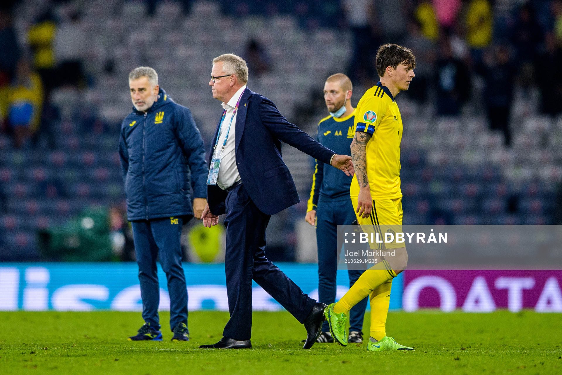 head coach Janne Andersson of Sweden and Victor Nilsson