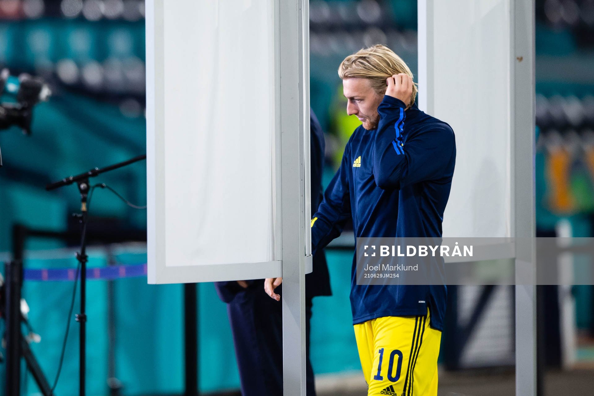 Emil Forsberg of Sweden looks dejected