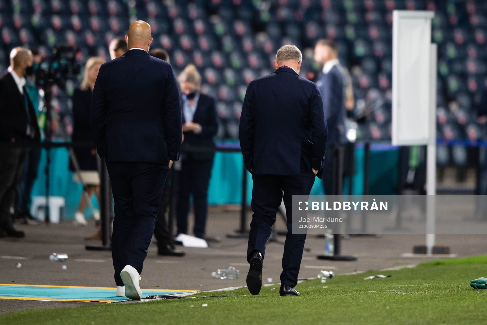 Head coach Janne Andersson of Sweden looks dejected