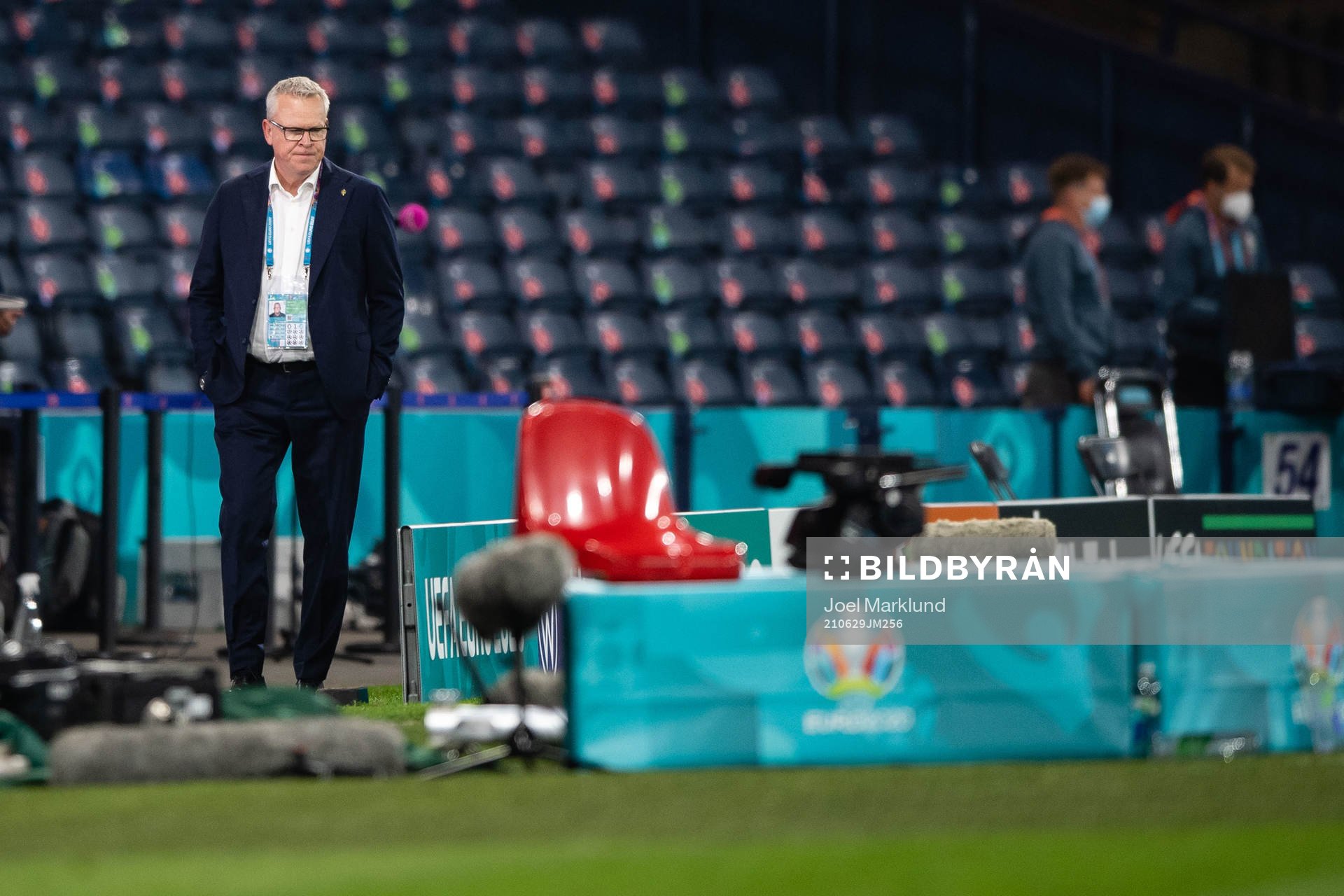 Head coach Janne Andersson of Sweden looks dejected
