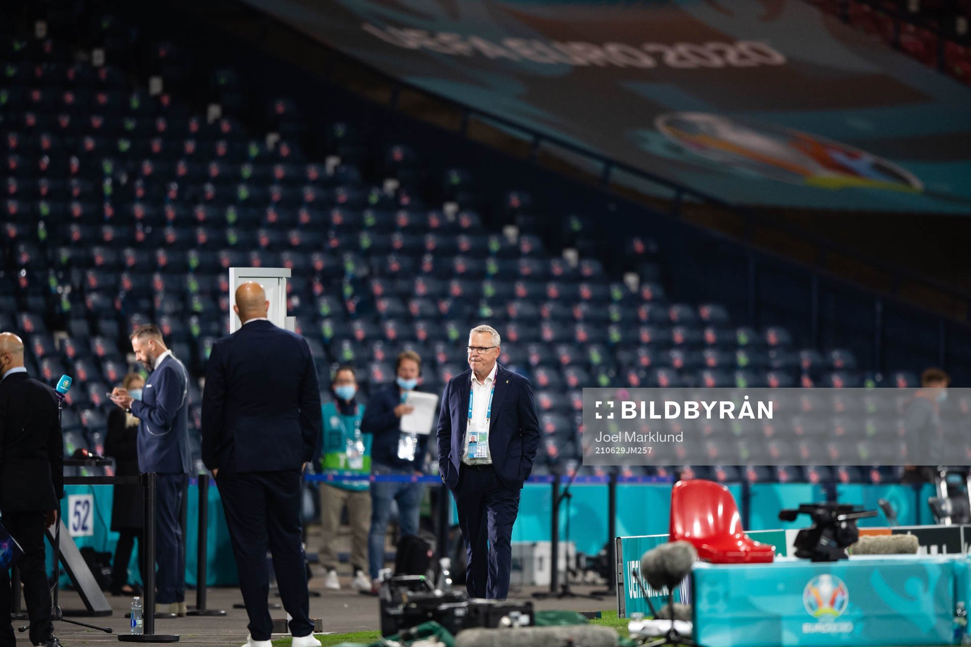 Head coach Janne Andersson of Sweden looks dejected
