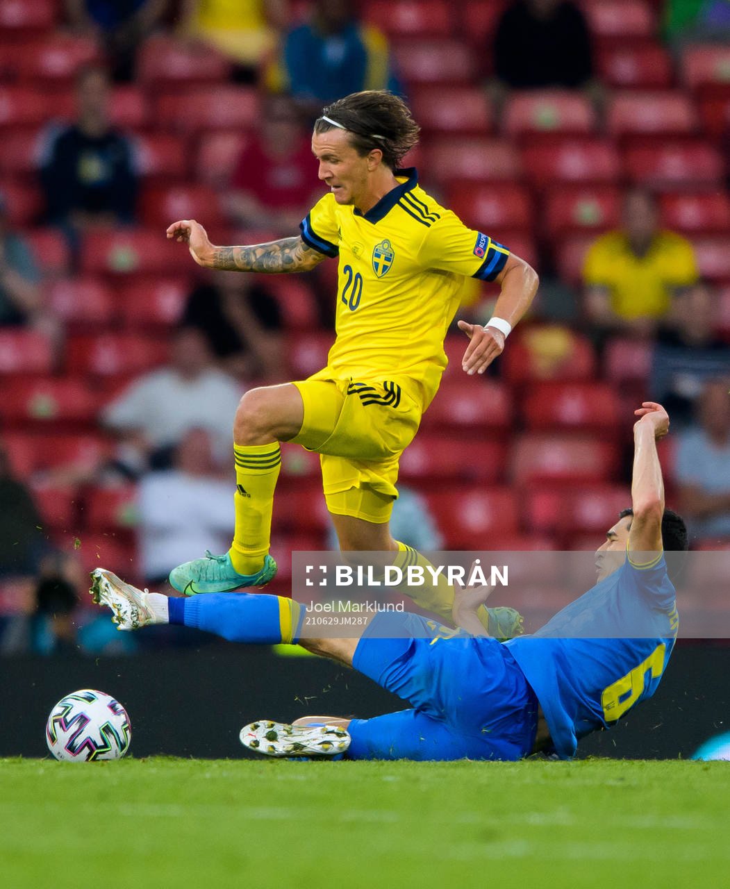 Kristoffer Olsson of Sweden and Taras Stepanenko of Ukraine