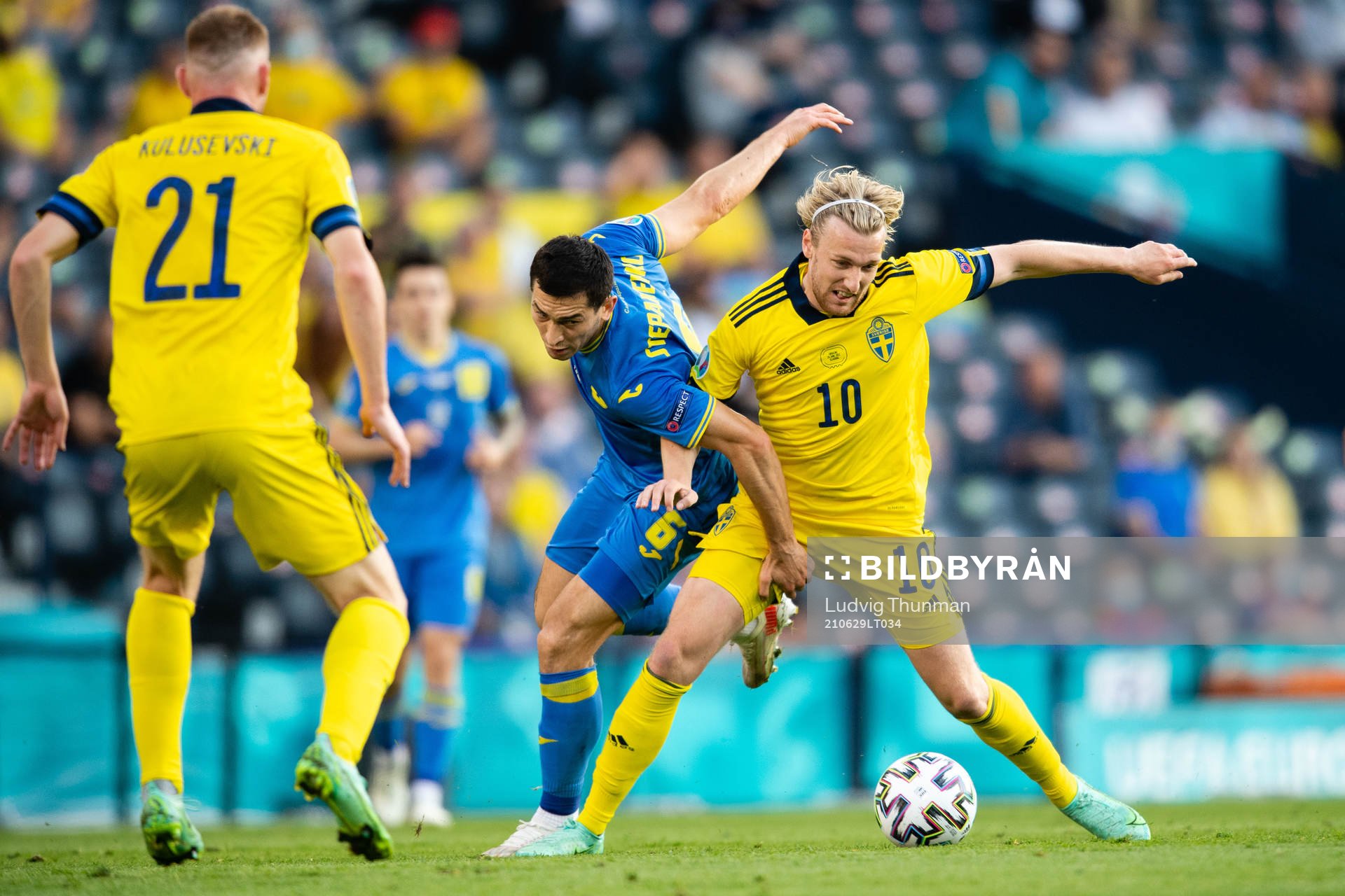 Taras Stepanenko of Ukraine and Emil Forsberg of Sweden