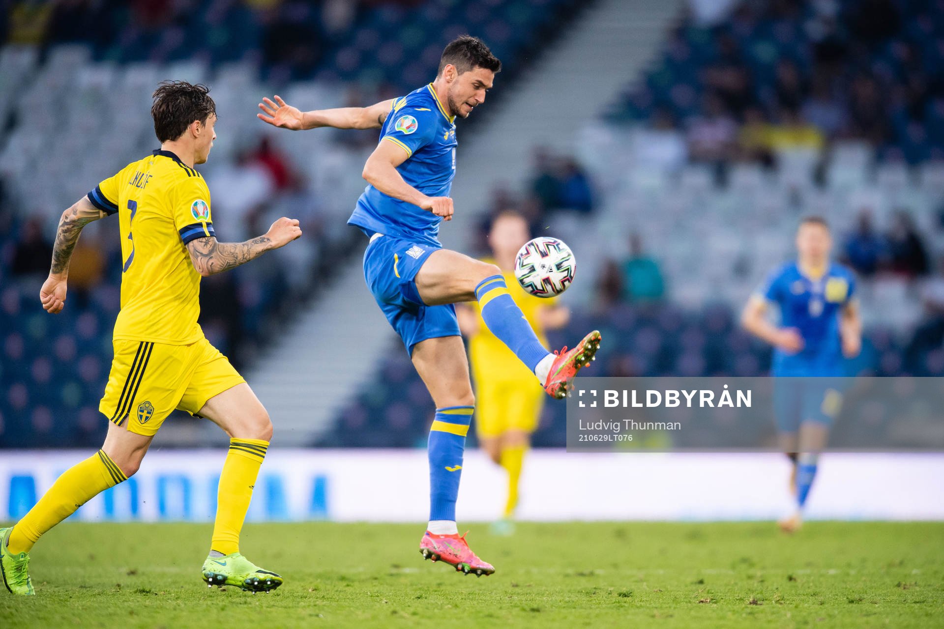 Victor Nilsson Lindelöf of Sweden and Roman Yaremchuk of