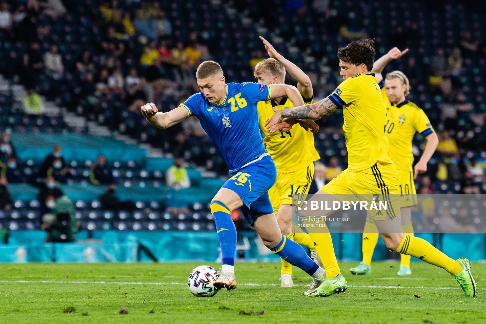 Artem Dovbyk of Ukraine and Victor Nilsson Lindelöf of