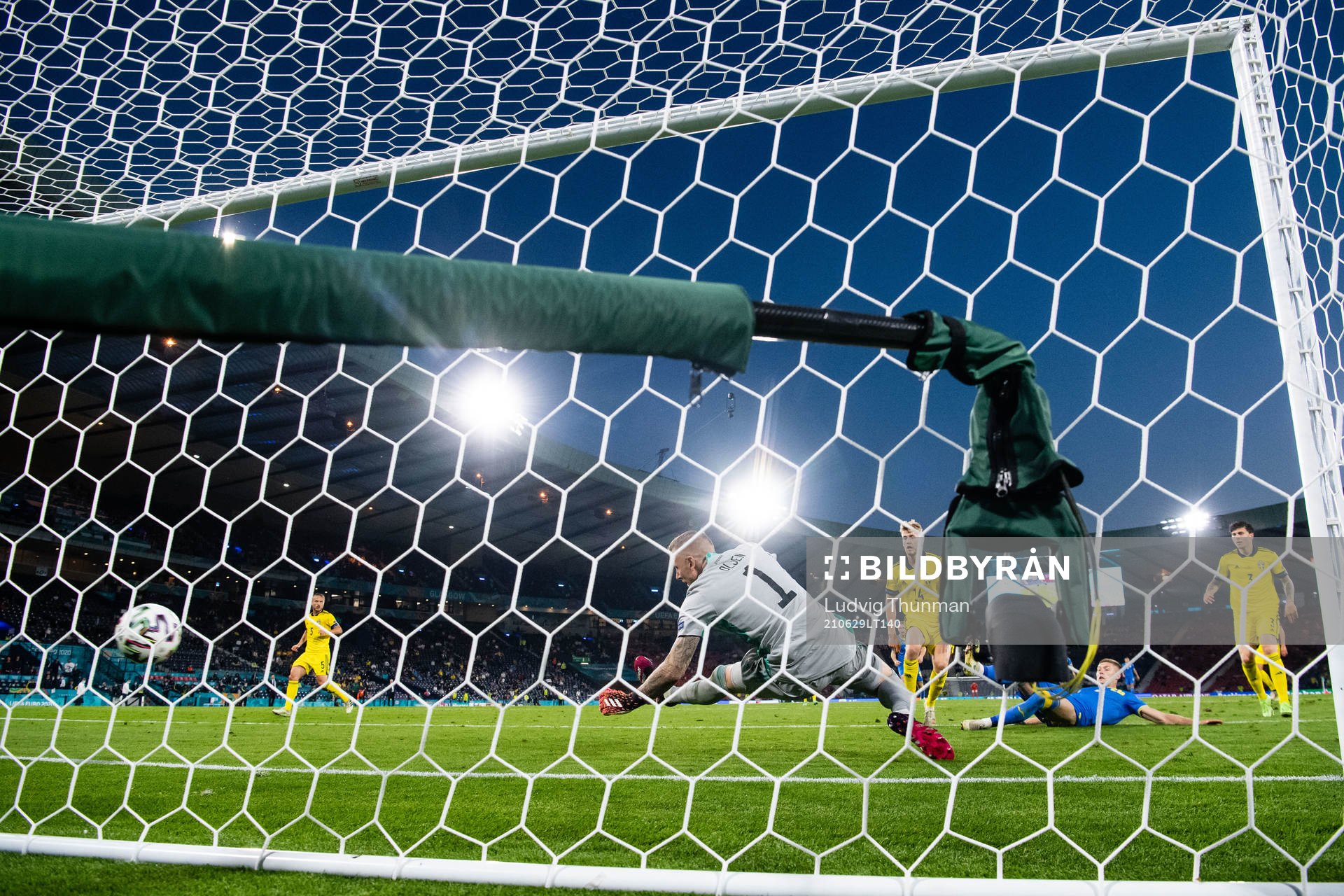 Artem Dovbyk of Ukraine scores 1-2 behind goalkeeper Robin Olsen of Sweden during the UEFA Euro 2020 Football Championship round of 16 match between Sweden and Ukraina on June 29, 2021 in Glasgow.