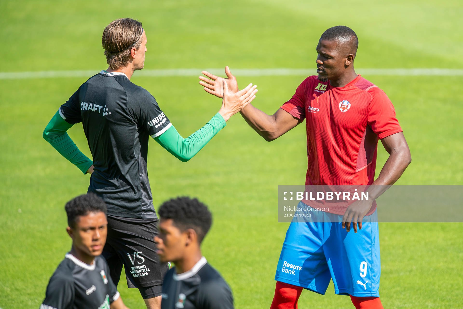 Varbergs Joakim Lindner och Helsingborgs Alhaji Gero