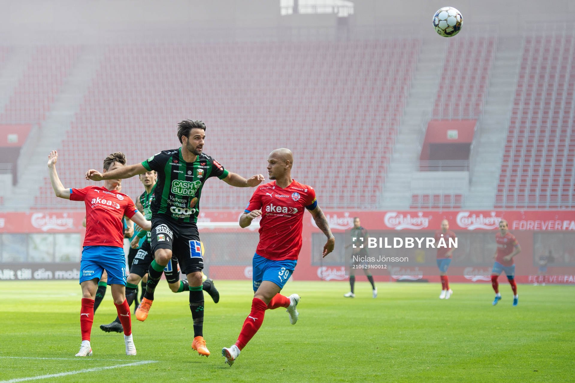Varbergs Oliver Stanisic och Helsingborgs Anthony van