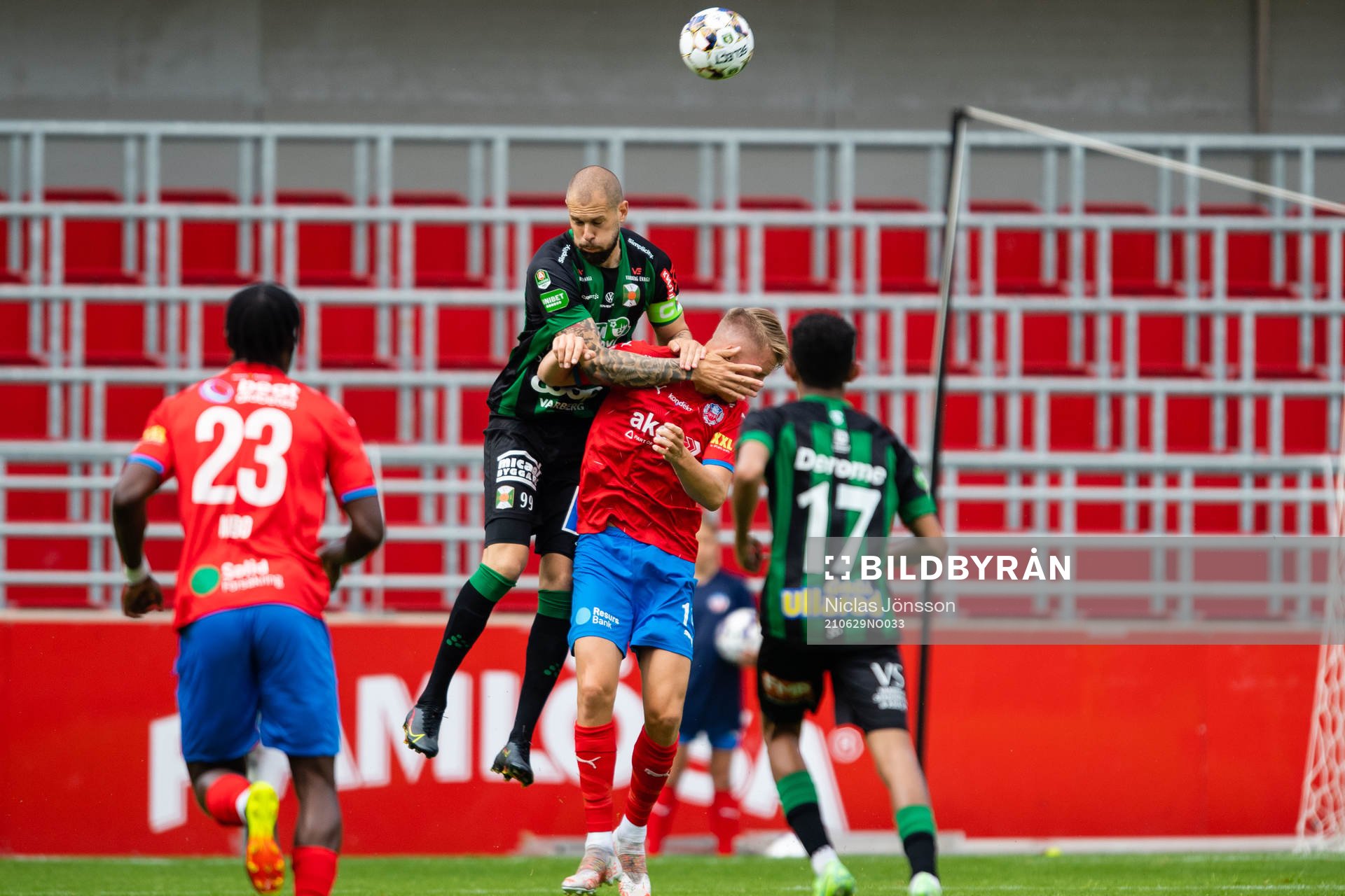 Varbergs Robin Simovic och Helsingborgs Casper Widell