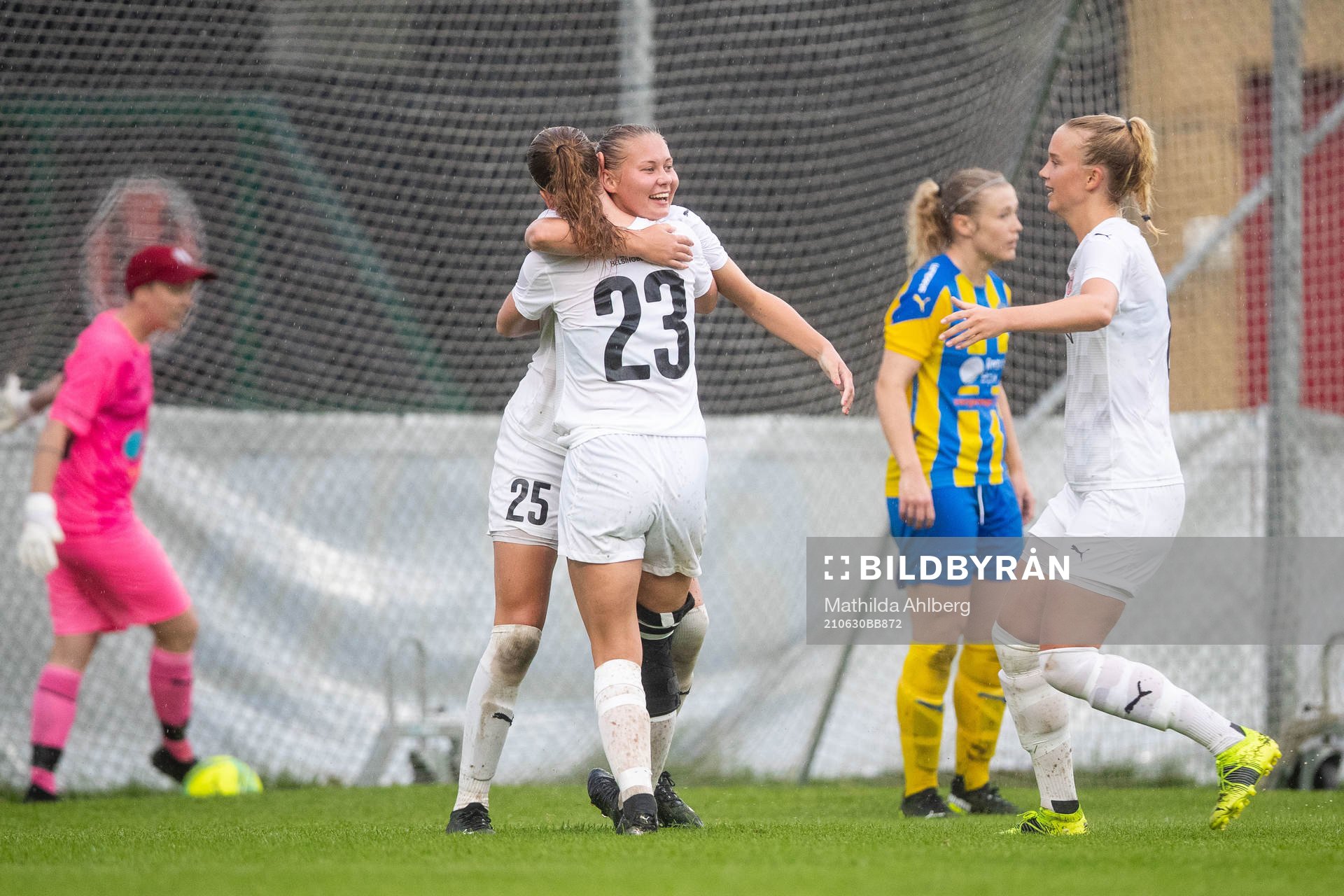 Hittarps Isabelle Angel jublar