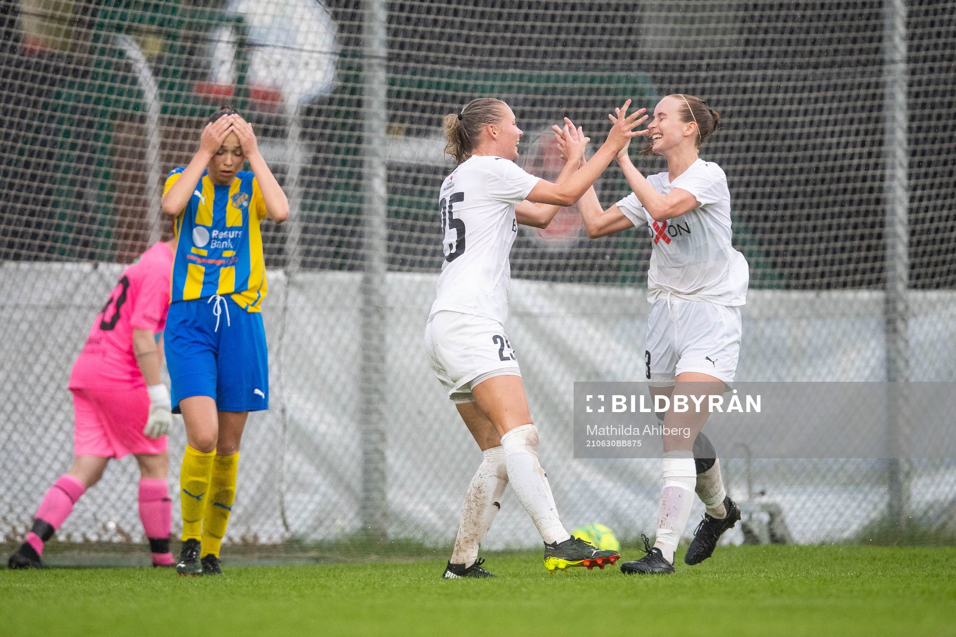 Hittarps Isabelle Angel jublar