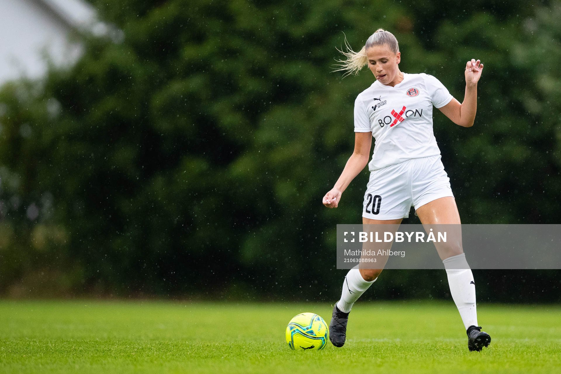 Hittarps Hanna Hallström under fotbollsmatchen i Division 1 södra Götaland mellan Hittarp och Eskilsminne den 30 juni 2021 i Helsingborg.