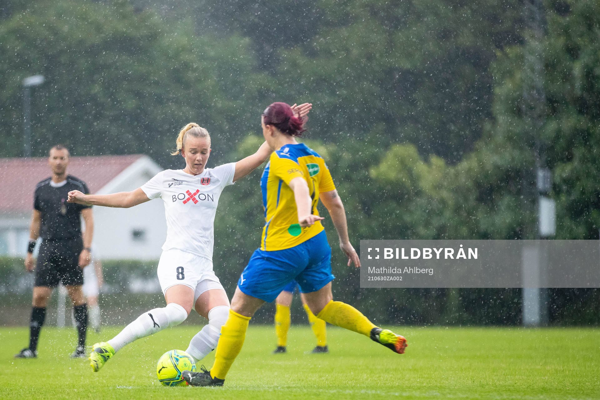 Hittarps Emilia Jönsson under fotbollsmatchen i Division 1 södra Götaland mellan Hittarp och Eskilsminne den 30 juni 2021 i Helsingborg.