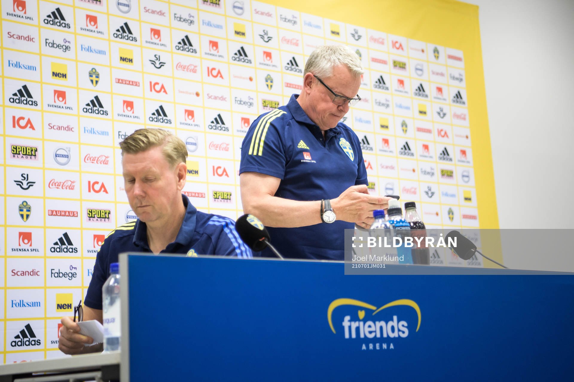 Assistant coach Peter Wettergren and head coach Janne