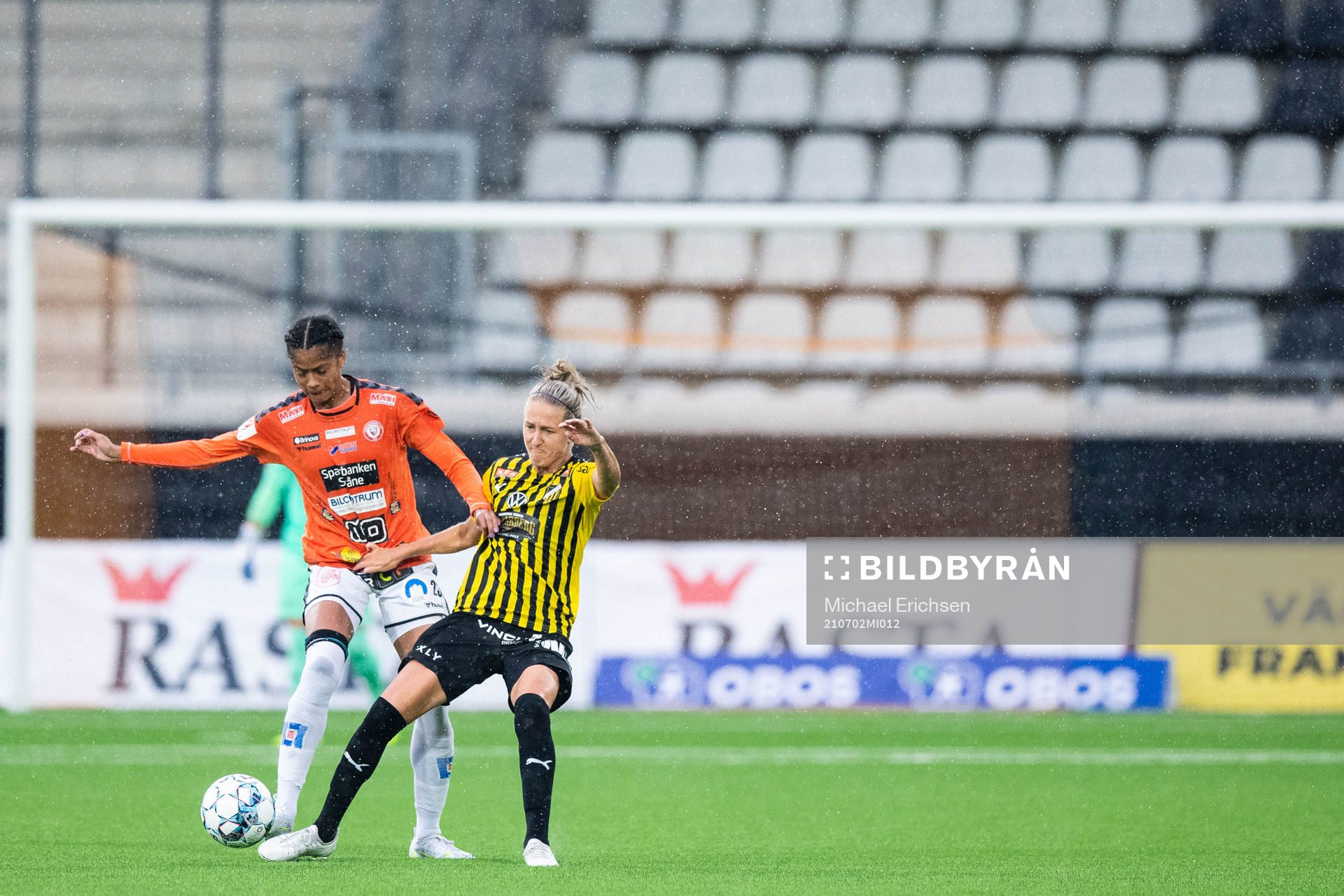 Kristianstads Sveindís Jane Jónsdóttir och Häckens Emma
