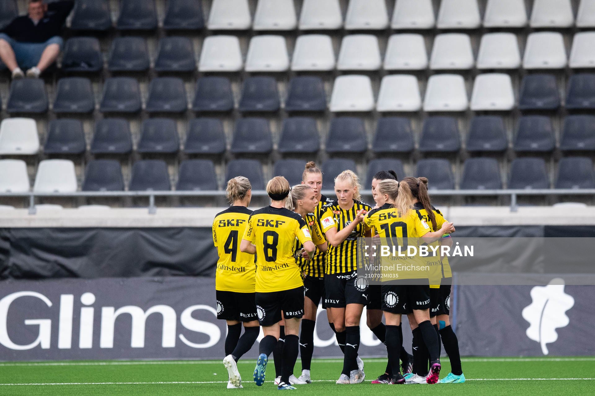 Häckens Stina Blackstenius jublar med lagkamrater