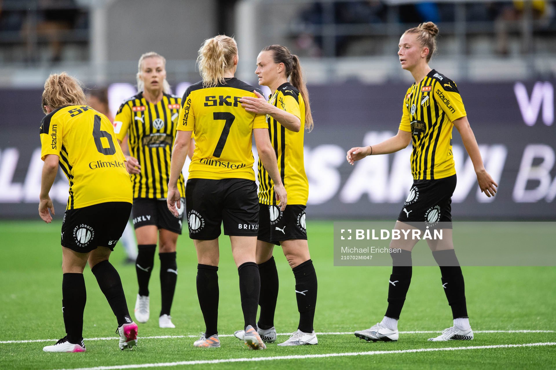 Häckens Stina Blackstenius jublar med lagkamrater