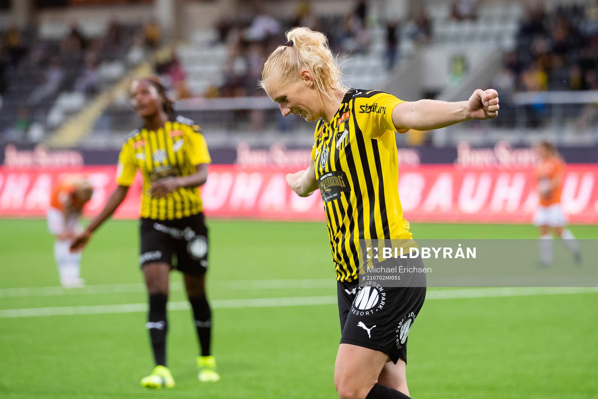 Häckens Stina Blackstenius jublar