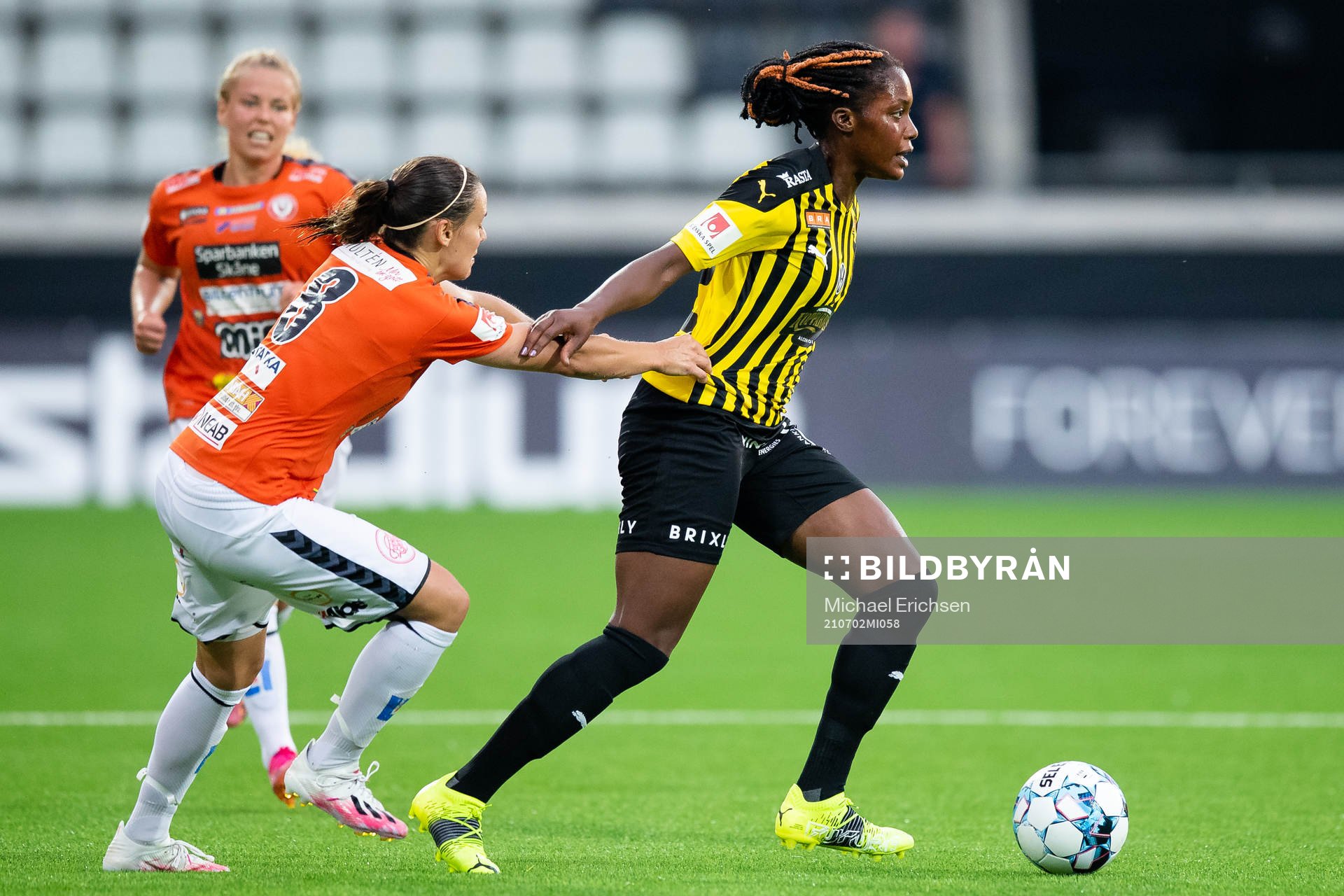 Kristianstads Alice Nilsson och Häckens Evelyn Ijeh