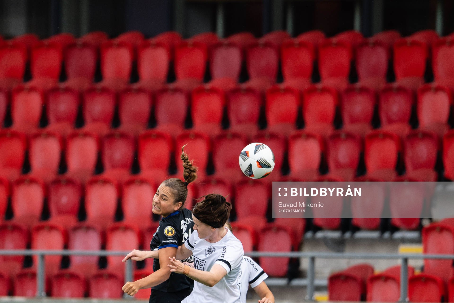 Växjös Andrea Mist Palsdottir  och Eskilstunas Linn