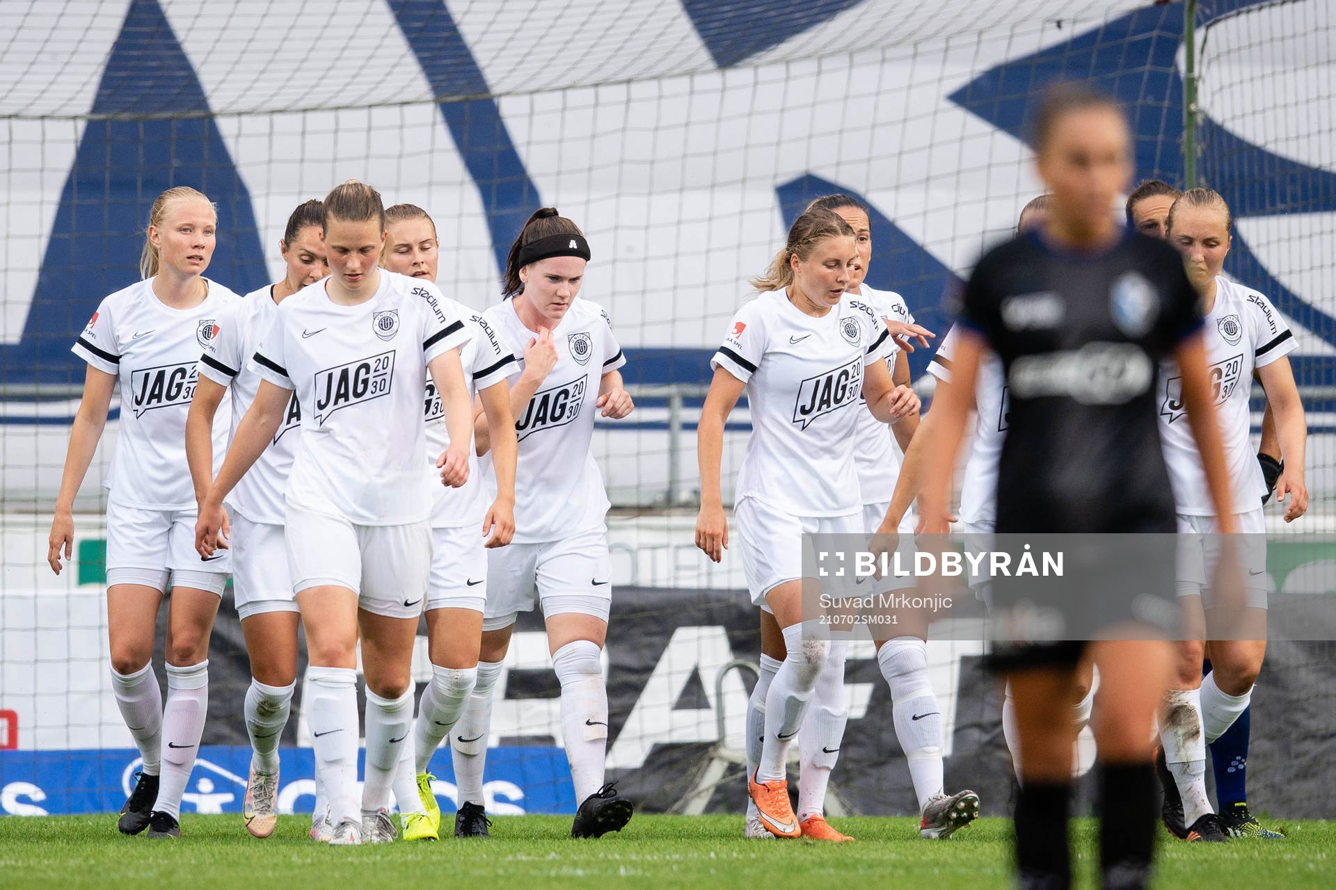 Eskilstunas Fanny Andersson jublar med lagkamrater