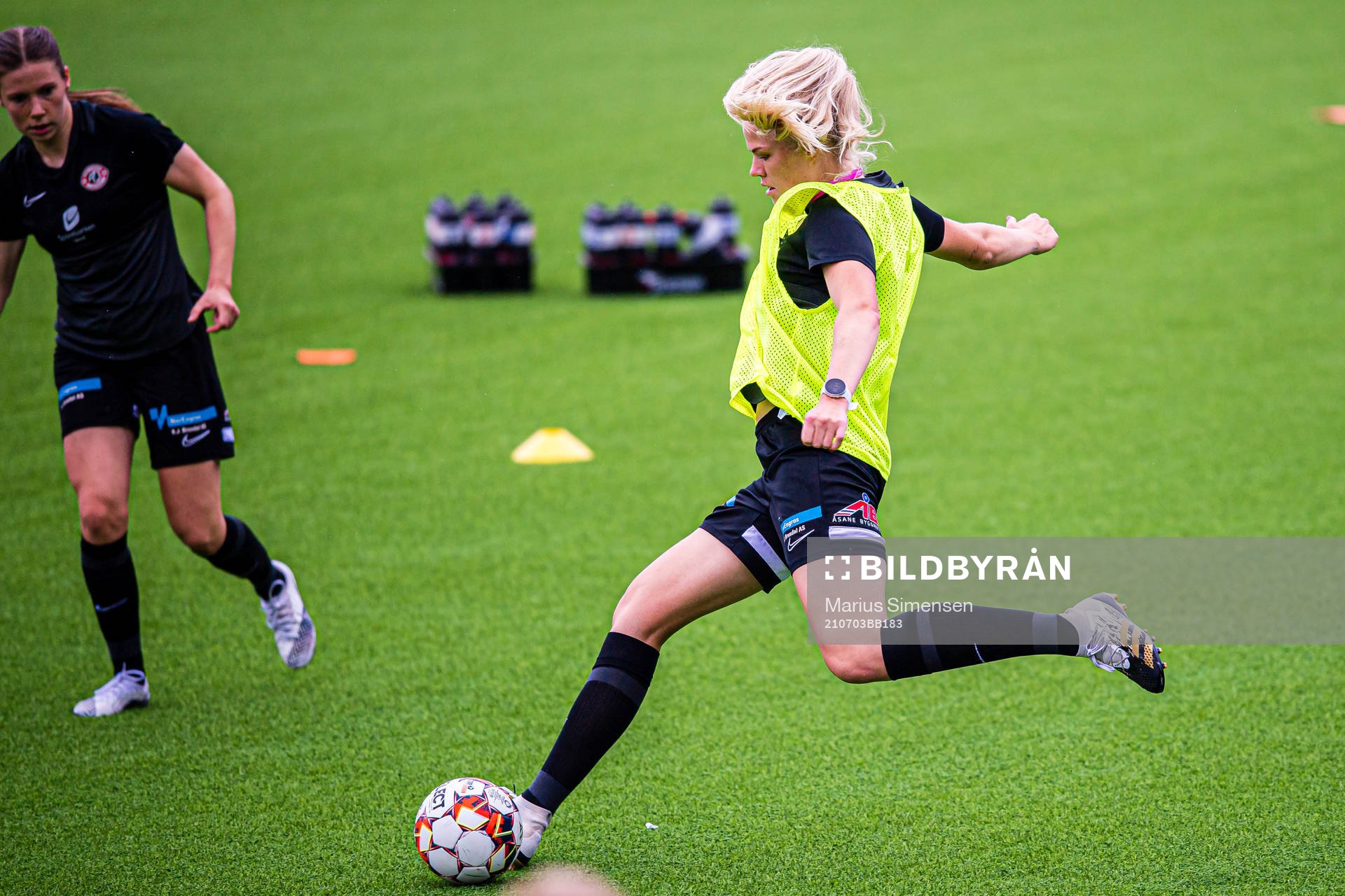 Kamilla Aabel of Arna-Bjørnar warms up