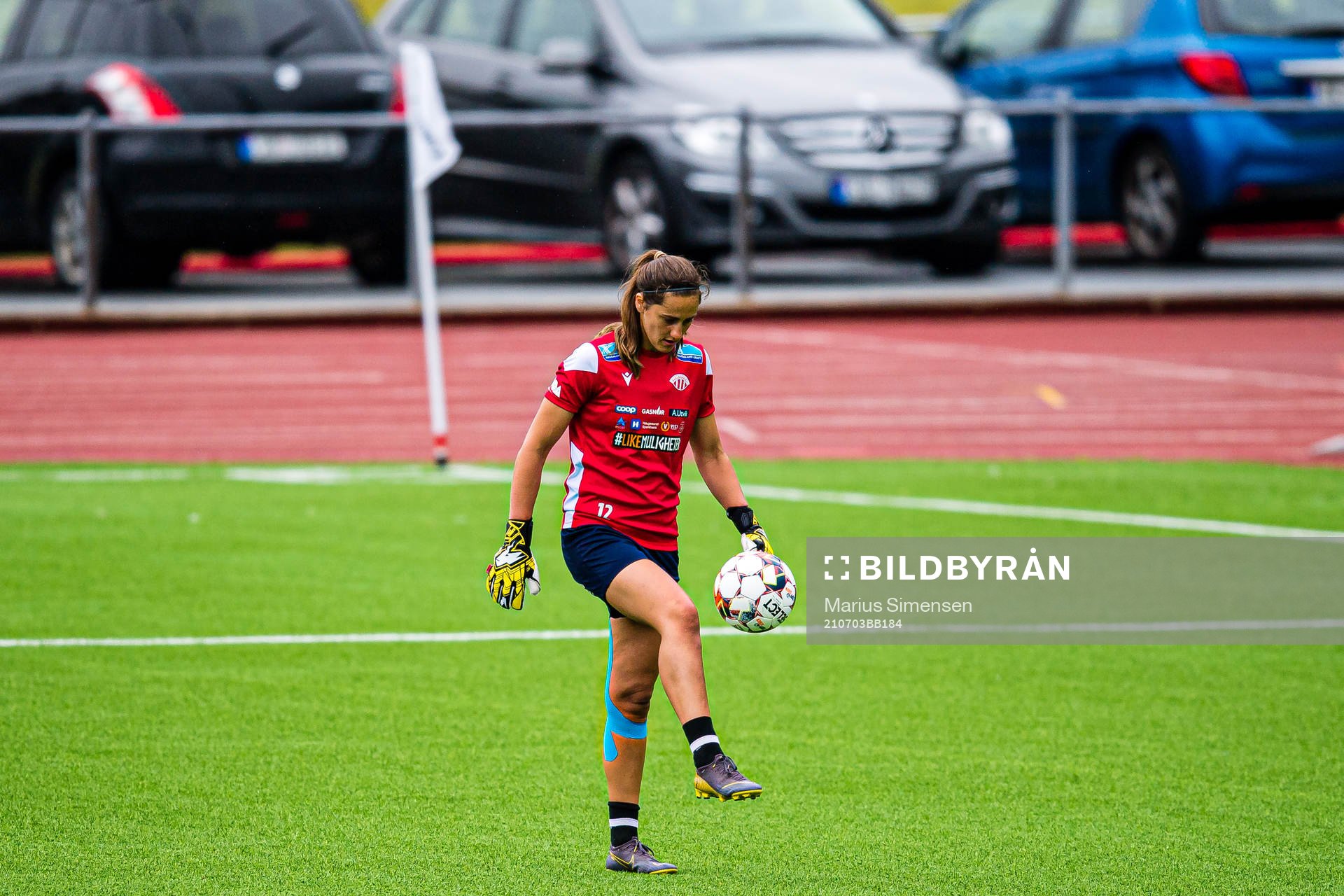 Victoria Lucy Esson of Avaldsnes warms up