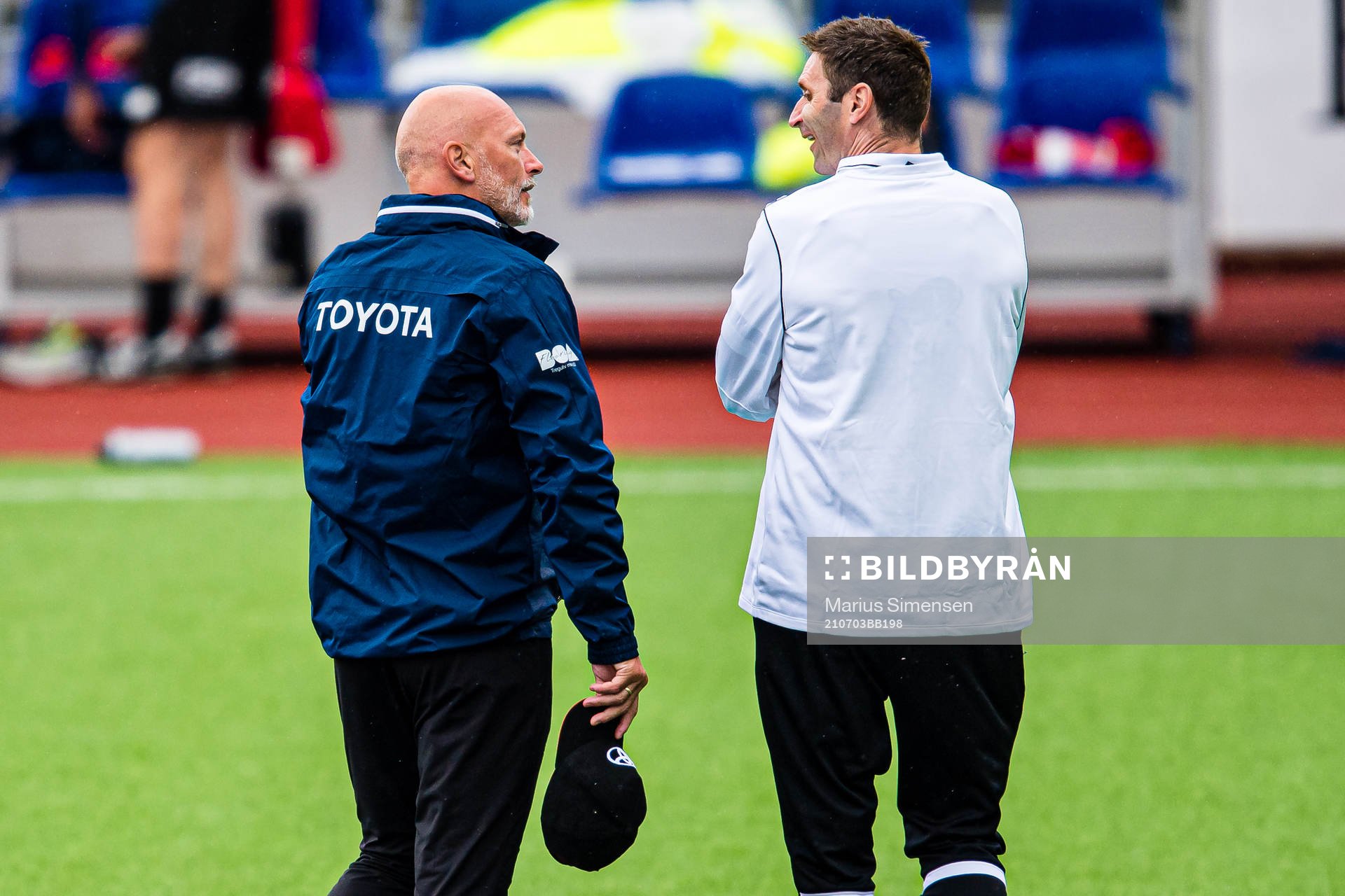 Thomas Dahle, head coach of Avaldsnes, and Øyvind Nordtveit, head coach of Arna-Bjørnar, ahead of the Toppserien football match between Arna-Bjørnar and Avaldsnes on July 3, 2021 in Arna.