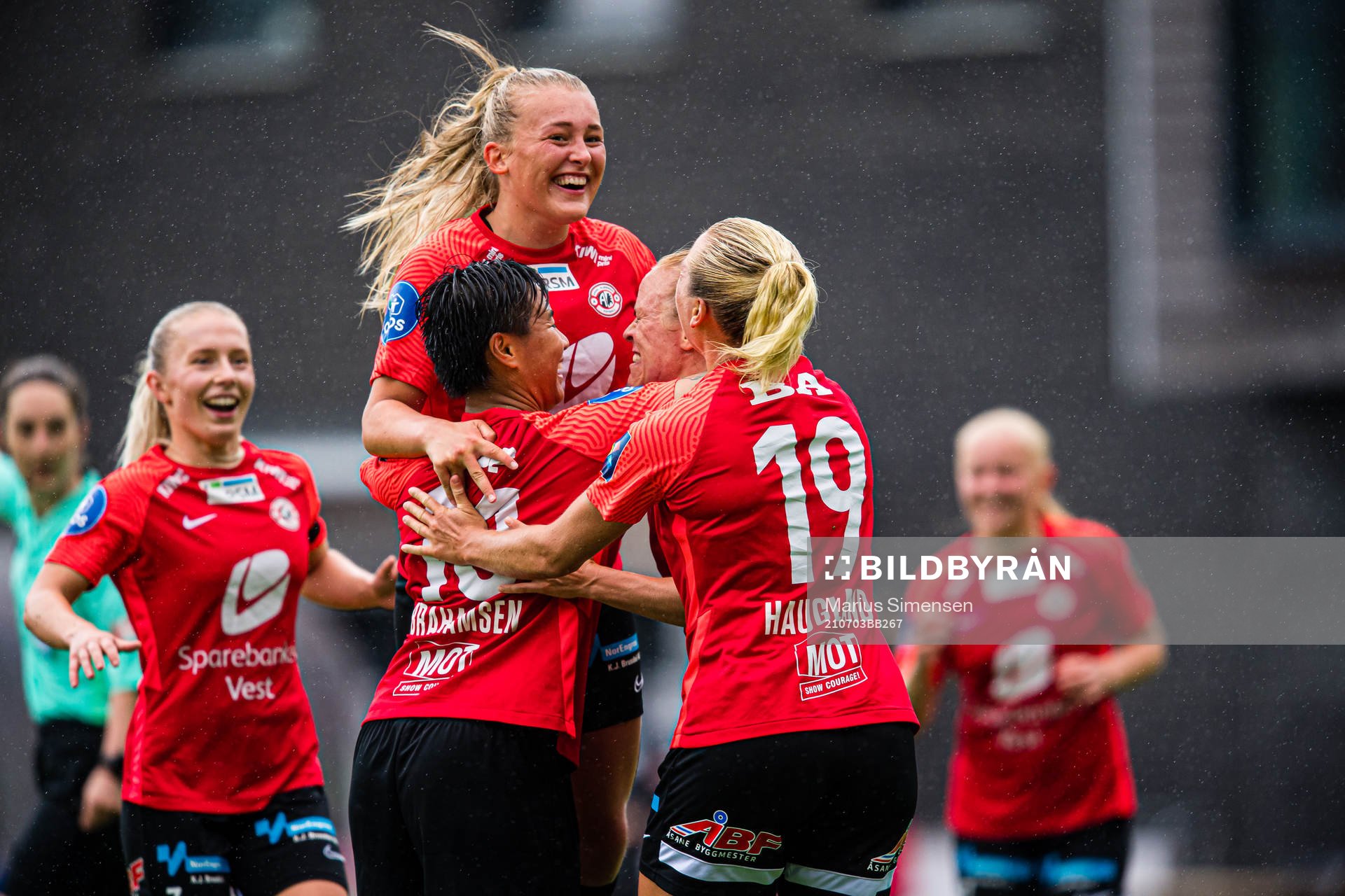 Mia Jalkerud of Arna-Bjørnar celebrates